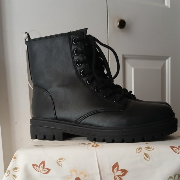 Soda brand Combat Boots size10  color Black - Picture 1 of 6